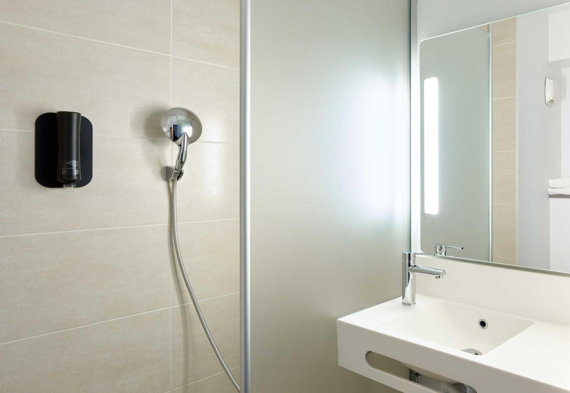 B&B Hotel Orly Chevilly Marche International Buitenkant foto